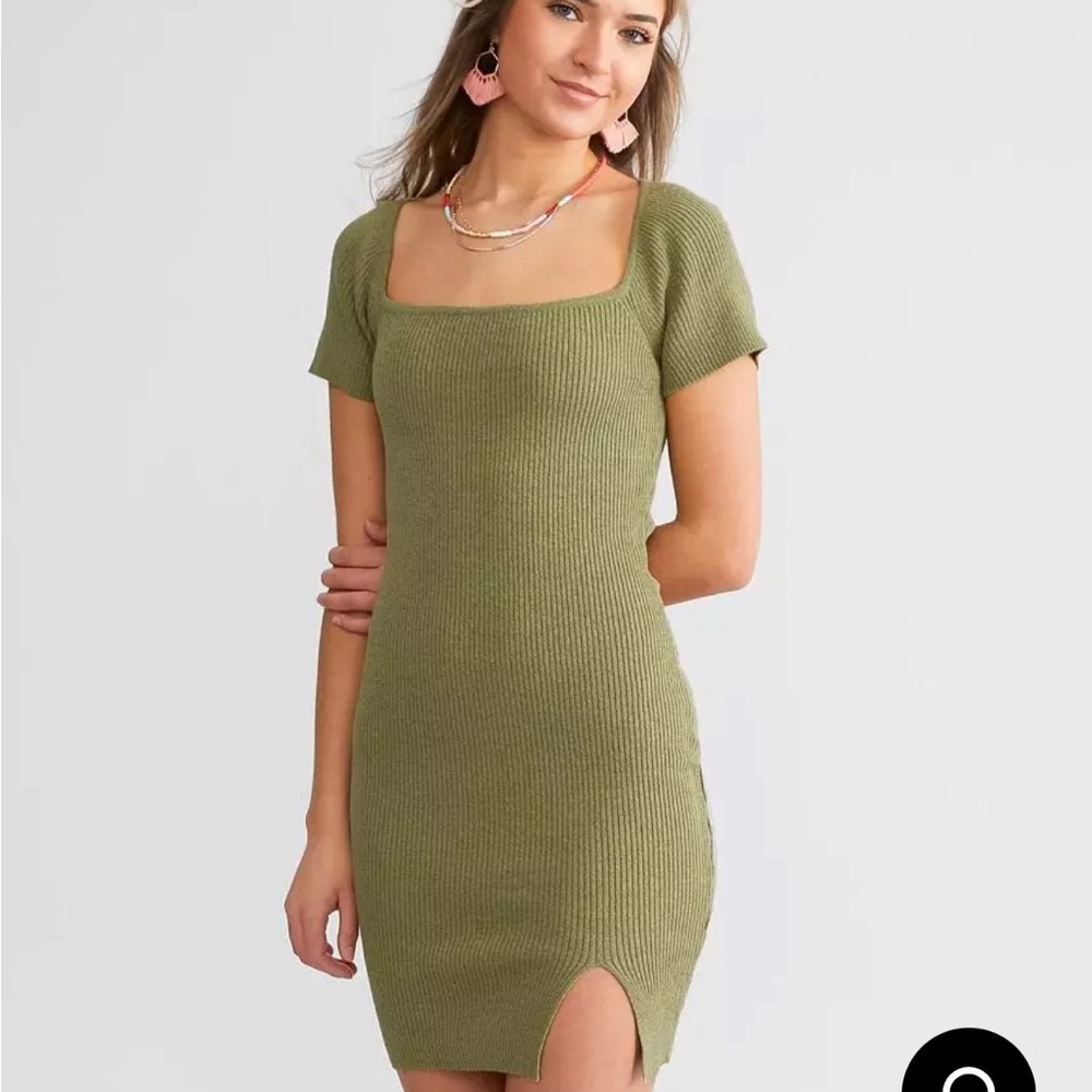 B Sydney woman’s size L Mini dress